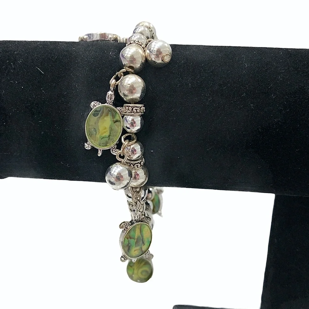 VINTAGE SILVER TONE BEADS & GREEN TURTLE CHARM STRETCH BRACELET